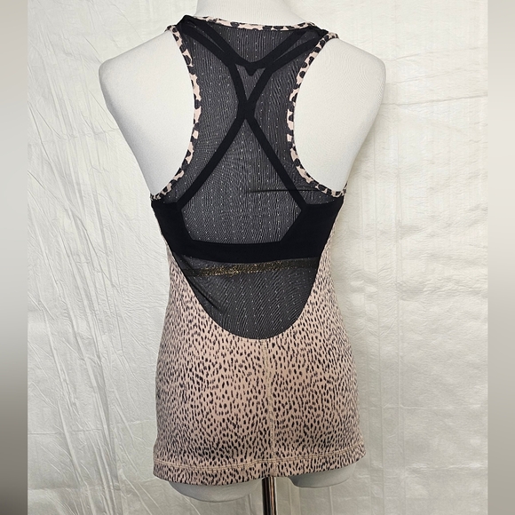 Like new LULULEMON DANCE TO YOGA TANK US 4 - Picture 14 of 17